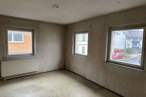 Wohnhaus, 3 WE + DG-Ausbau möglich; zentrale Lage, Garage, renovierungsbedürftig! – Die vollständige Adresse der Immobilie erhältst du vom Anbieter., 96106 Ebern – Vorschaubild 13