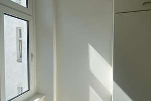 LONG TERM OFFER: Zentrale Altbauwohnung mit Neubauaustattung und Blick ins Grüne  – Straße der Pariser Kommune 29, 10243 Friedrichshain, Berlin – Vorschaubild 5
