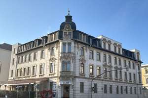 Sanierte 3-Zimmer-Wohnung mit Einbauküche, Erker und stilvollen Stuckelemente in Schleußig
