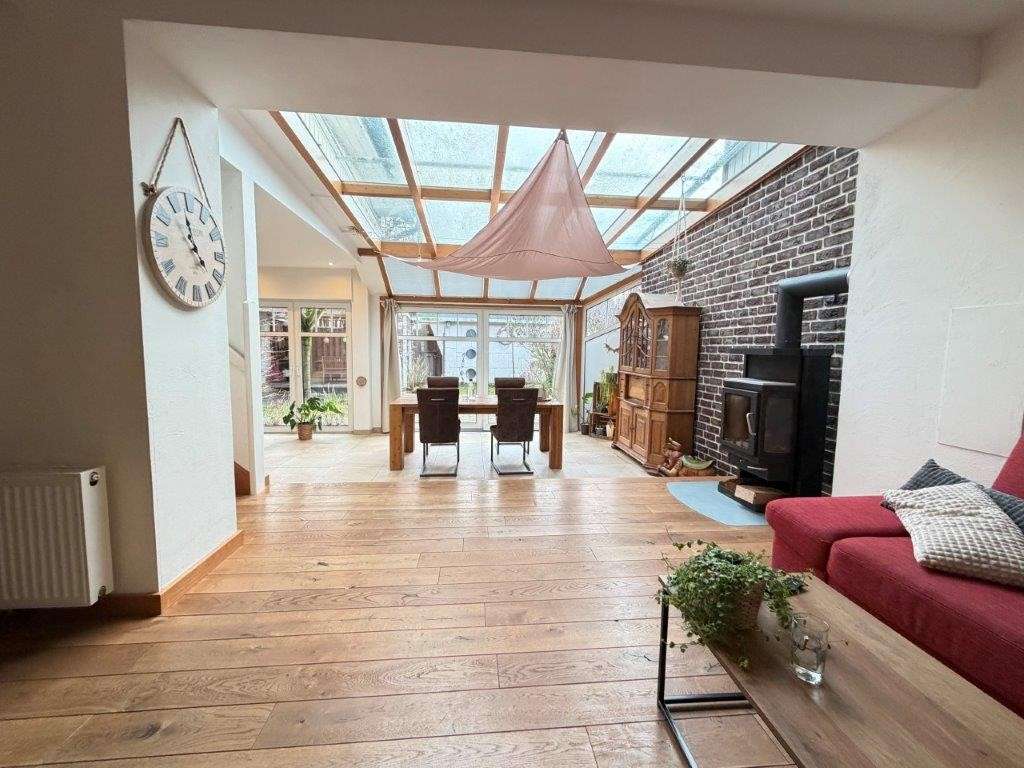 Immobilie in Rhede - Charakter statt Standard – stilvolles Wohnunikat in ruhiger Lage in Rhede mit Garage und Kamin - Bild 2