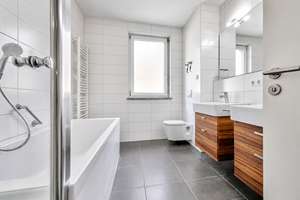Tür auf. Direkt ins eigene Grün – SOFORT VERFÜGBARE 4-Zimmer-energieeffiziente Gartenwohnung! – Die vollständige Adresse der Immobilie erhältst du vom Anbieter., 86199 Göggingen-Ost, Augsburg – Vorschaubild 4