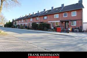 Mittelreihenhaus mit Vollkeller und ausgebautem Dachgeschoss in zentraler Lage von Norderstedt – Die vollständige Adresse der Immobilie erhältst du vom Anbieter., 22844 Norderstedt – Vorschaubild 1