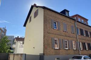 Viel Platz für den Alltag - Haus mit 8.5 Zimmern in Frankfurt Niederrad