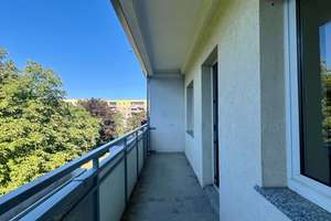 Perfekt für Sie: sofort bezugsfertige 4-Zimmerwohnung mit Balkon und Aufzug! – Spremberger Str. 24, 1239 Prohlis-Süd, Dresden – Vorschaubild 3
