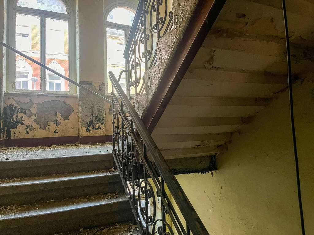 Stadtteilprägendes, großes Eckhaus zur Sanierung