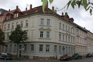 geeignet für 2er-WG - 2,5-Zi-DG-Whg - Laminat, Badewanne