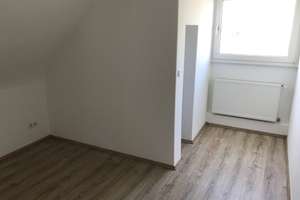 Freundliche 2,5-Zimmer-DG-Wohnung mit Einbauküche und Balkon, Klima in Düsseldorf – Im Kämpchen 1, 40549 Heerdt, Düsseldorf – Vorschaubild 8