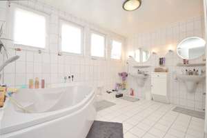 Mit Garten! Große 5-Zimmer-Maisonette-Wohnung mit 2 Terrassen + kleinem Pool. – Die vollständige Adresse der Immobilie erhältst du vom Anbieter., 38229 Hallendorf, Salzgitter – Vorschaubild 11