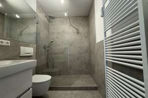 TOP - 3 Zimmer Wohnung, hochwertig saniert,  mit neuer Einbauküche, Westbalkon