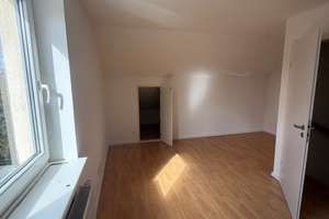 **STADTHAUS IN HH-SÜLLDORF** - 3 Zimmer, ca.80 qm,Terrasse, Stellpl. – Sülldorfer Landstr. 112H, 22589 Sülldorf, Hamburg – Vorschaubild 10