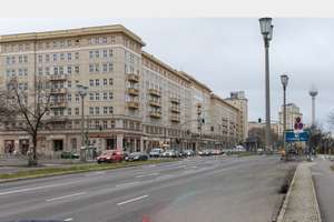 Stilvolle Altbauwohnung mit 3 m Deckenhöhe in Bestlage an der Karl-Marx-Allee