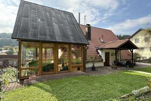 REIZVOLLES 1- / 2-FAMILIENHAUS
MIT WINTERGARTEN UND GROSSEM GARTEN IN SCHÖNER RANDLAGE – Die vollständige Adresse der Immobilie erhältst du vom Anbieter., 74545 Michelfeld – Vorschaubild 2