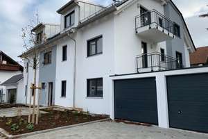 Stilvolle, neuwertige 2-Zimmer-DG-Wohnung mit Balkon und EBK in Aubing, München