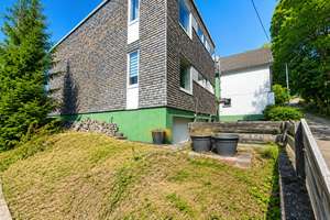 Großzügiges Zweifamilienhaus mit Garten, Photovoltaik und interessanter Rückanmietungsoption – Die vollständige Adresse der Immobilie erhältst du vom Anbieter., 42857 Honsberg, Remscheid – Vorschaubild 2