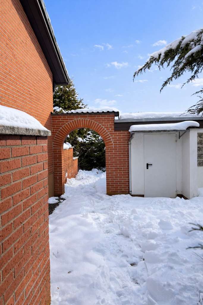 Immobilie in Aurachtal - Bungalow mit viel Potenzial auf großzügigem Grundstück – Terrasse, Keller & Top Lage - Bild 4