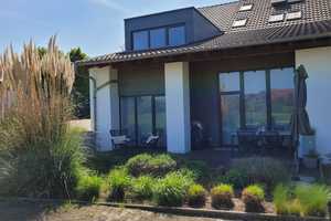 Wohnen in moderner Architektur auf idyllischem Hof im Grünen mit guter Anbindung – Krefeld – Vorschaubild 4