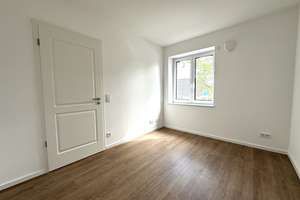 Sonnige 2,5 Zimmer Wohnung mit großzügiger Bakon in Hamburg Lurup- Wentzel-Dr. – Fahrenort 100, 22547 Lurup, Hamburg – Vorschaubild 7