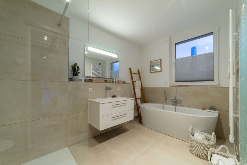 Immobilie in Schuld - Exklusive Stadtvilla in Reifferscheid - Individuell geplant, nachhaltig gebaut und flexibel ausgebau - Bild 2