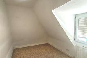2305 - Gemütliche 3-Zimmer-Dachgeschosswohnung mit Tageslichtbad! – Die vollständige Adresse der Immobilie erhältst du vom Anbieter., 76185 Grünwinkel, Karlsruhe – Vorschaubild 4