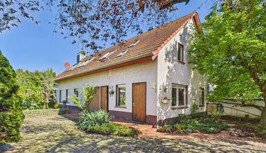 Bild von Charme trifft Charakter: Stilvoll umgebaute Scheune mit großem Garten in Bruchköbel