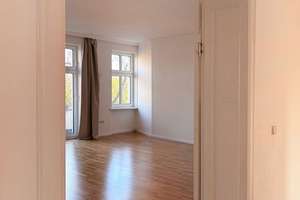 Bezugsfrei: Großzügige 4-Zimmer-Wohnung im Altbau mit Balkon – Buddestraße 7, 13507 Tegel, Berlin – Vorschaubild 2