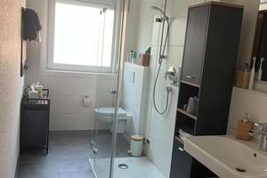 Moderne 2-Zimmer-Erdgeschosswohnung mit Einbauküche und barrierefreiem Komfort – Hohenzollernstraße 55, 71083 Herrenberg – Vorschaubild 12