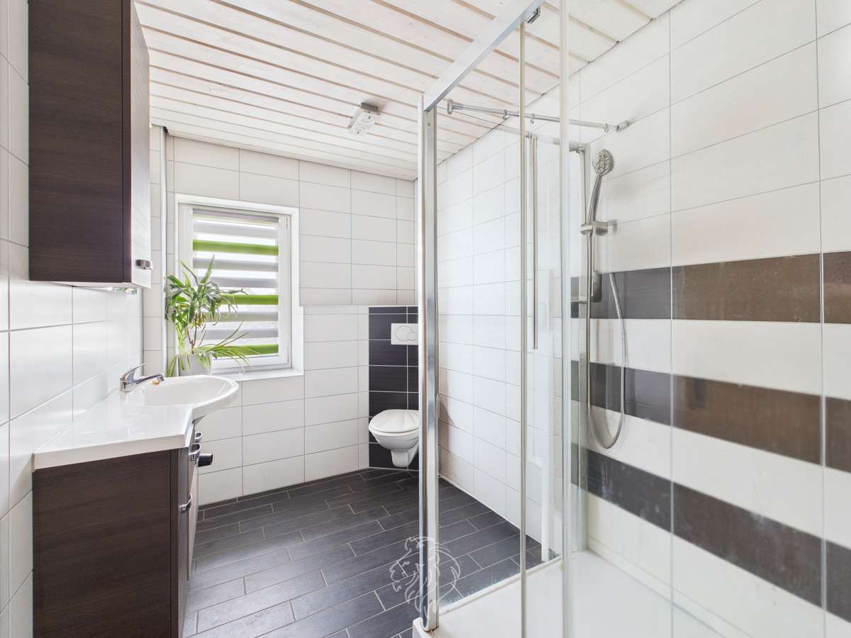 Immobilie in Großeibstadt - Einfamilienhaus mit Scheune in Großeibstadt - viel Platz für Träume, Hobbys & Familie - Bild 2