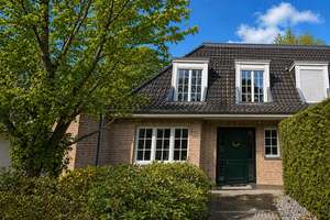 Repräsentatives Familiendomizil mit 7 Zi., EBK, 2 Bäder, Kamin, Garten und Terrasse