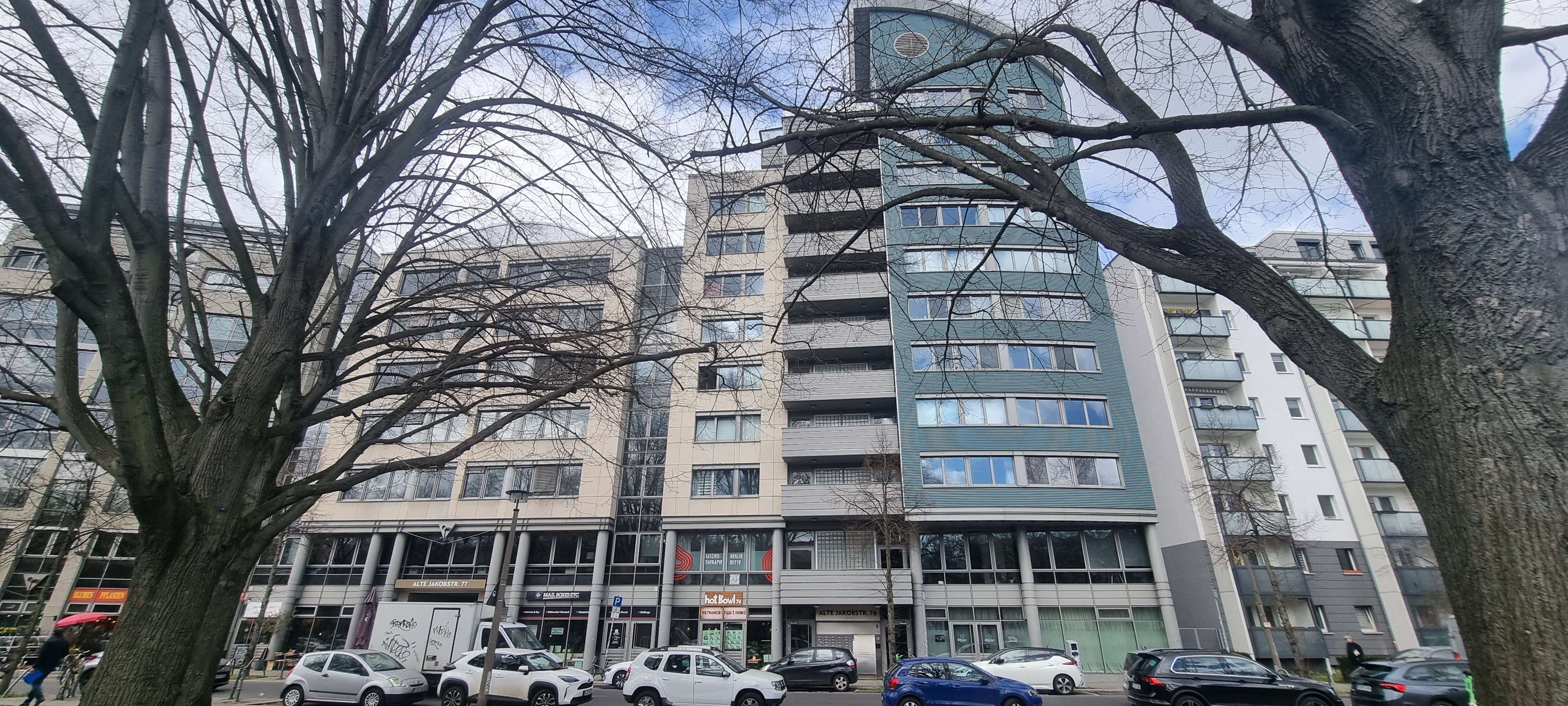 Bezugsfrei! 3 Zi.-Whg mit Aufzug, Balkon und 2 TG Stellplätzen zu verkaufen, Berlin – Bild 2