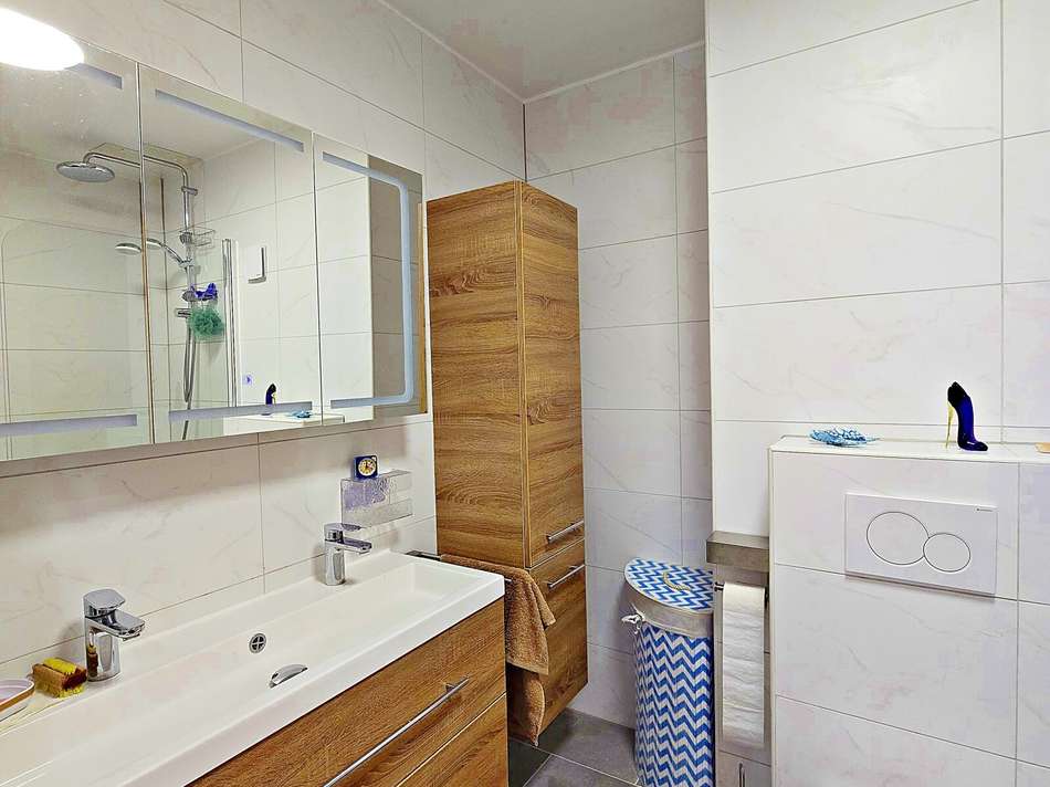 1.Foto innenliegendes Bad im O