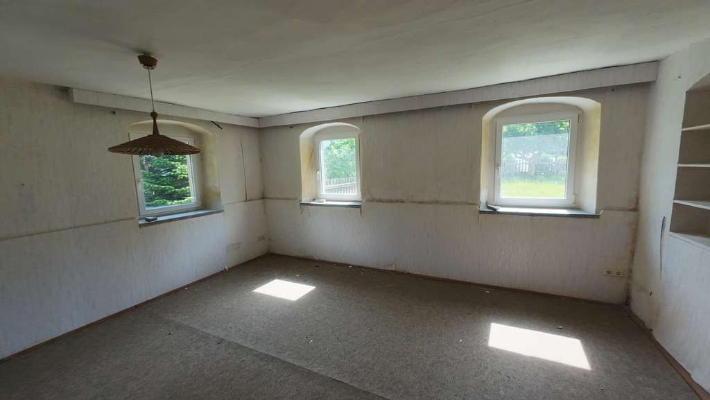 Immobilie in Zwönitz - Charmantes Einfamilienhaus mit Garten, Ausbaupotenzial & ruhiger Lage - Bild 2