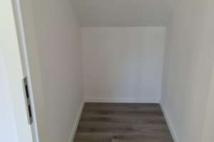 ZOO-VIERTEL; SCHÖNE und HELLE 2-Zimmer-DG.-Wohnung mit Dachterrasse – Hindenburgstraße 1, 42117 Elberfeld West, Wuppertal – Vorschaubild 3