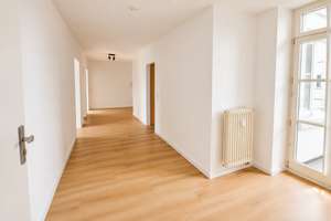 Modern renovierte, zentral gelegene Wohnung mit großzügigem Grundriss und zwei Balkonen – Juliuspromenade 64, 97070 Altstadt, Würzburg – Vorschaubild 5