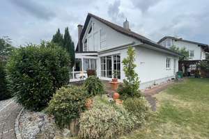 NEU! Liebenswertes Einfamilienhaus mit wunderschönem Garten! – Die vollständige Adresse der Immobilie erhältst du vom Anbieter., 87666 Pforzen – Vorschaubild 1