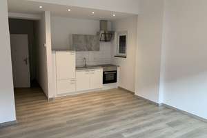 Moderne Erdgeschosswohnung mit Einbauküche