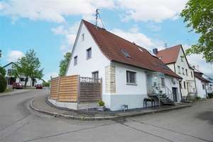 Liebevoll modernisiertes Bauernhaus mit historischem Fachwerkcharme und modernem Wohnkomfort – Die vollständige Adresse der Immobilie erhältst du vom Anbieter., 89176 Asselfingen – Vorschaubild 1