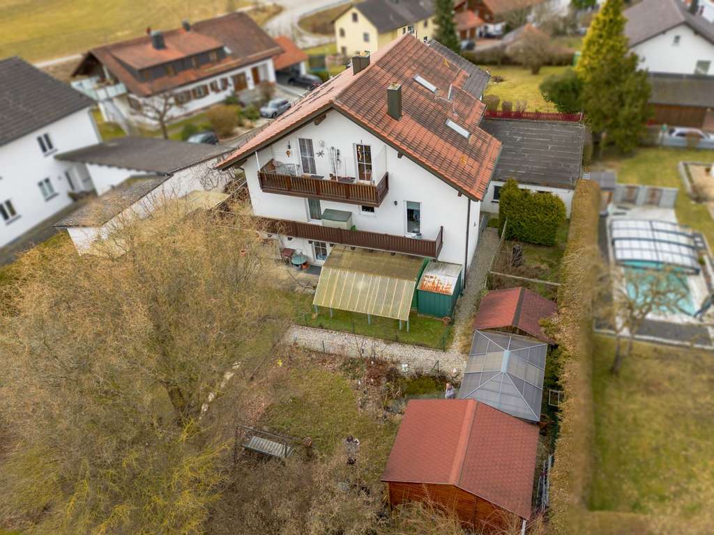 Immobilie in Baierbach - Gemütliche 3-Zimmer Dachgeschosswohnung mit Gartenanteil im idyllischen Baierbach - Bild 1