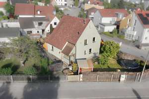 "Charmantes Einfamilienhaus auf Eckgrundstück in bester Wohnlage von Regensburg!" – Die vollständige Adresse der Immobilie erhältst du vom Anbieter., 93057 Konradsiedlung-Wutzlhofen, Regensburg – Vorschaubild 1