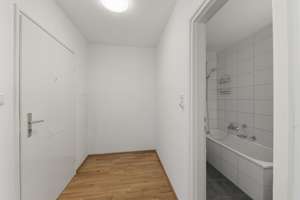 Renoviertes 1 Zi-Apartment mit Balkon & EBK – Nähe U-Bahn Petuelring und BMW! – Riesenfeldstraße 10, 80809 Am Riesenfeld, München – Vorschaubild 3