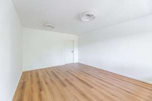 Modernisierte, frisch kernsanierte 2-Zimmer-Eigentumswohnung | 61 m² | Südbalkon – Hauchstraße 42, 90449 Röthenbach West, Nürnberg – Vorschaubild 2