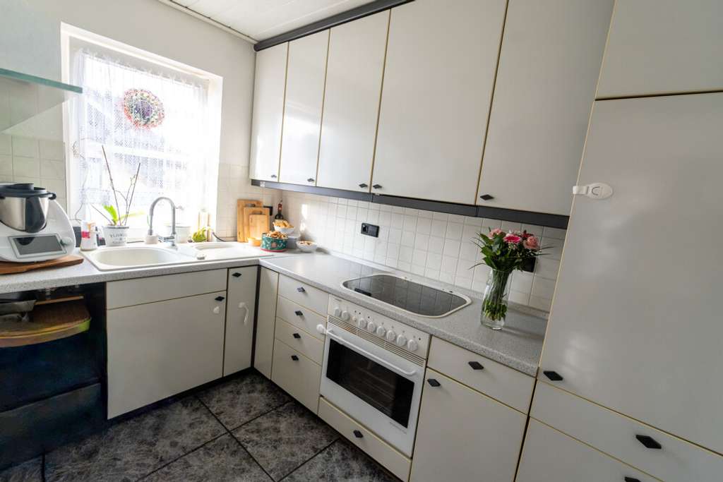 Immobilie in Benningen am Neckar - Ruhige, renovierte 2,5 Zimmer Dachgeschoss-Maisonette mit Balkon und Garage - Bild 3