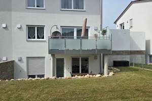 Sonnige Doppelhaushälfte mit großem Garten – Die vollständige Adresse der Immobilie erhältst du vom Anbieter., 86570 Inchenhofen – Vorschaubild 1