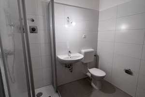 Geschmackvolle 2-Zimmer-Wohnung mit gehobener Innenausstattung mit Balkon und EBK in Solingen – Merscheider Straße 9, 42657 Solingen – Vorschaubild 5