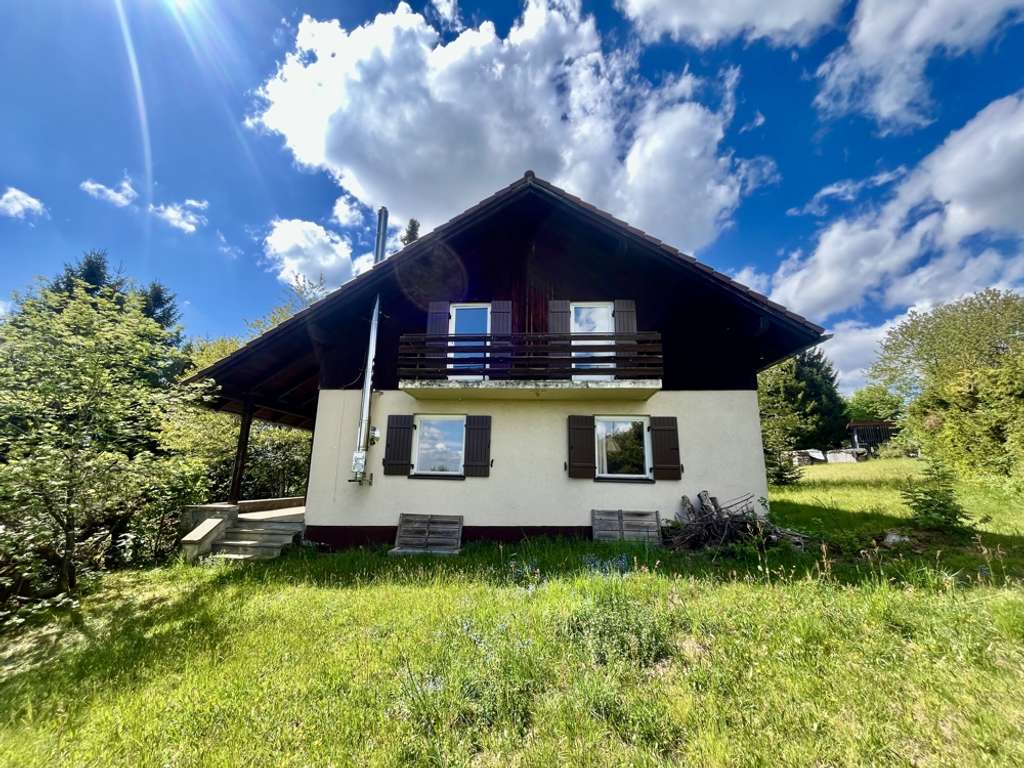 Immobilie in Neureichenau - Ankommen und durchatmen! 
Idyllisches Einfamilienhaus mit tollem Grundstück für Naturliebhaber in N - Bild 1