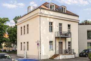 Historischer Charme trifft modernen Wohnkomfort – Attraktive 3-Zimmer-Wohnung mit Balkon an der Ha