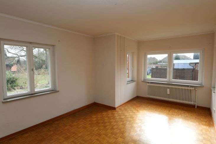 Immobilie in Groven - Gediegenes Einfamilienhaus auf schönem Grundstück mit altem Baumbestand in Lunden, Kreis Dithmarsche - Bild 7