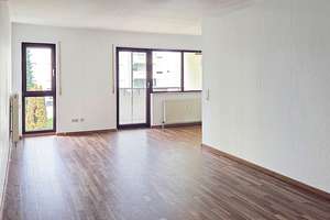 Stadtnahe 3-Zimmer-Wohnung mit Balkon und zwei TG-Stellplätzen