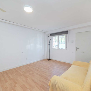 ZUM VERKAUF: GROSSE INVESTITIONSMÖGLICHKEIT REIHENHAUS MIT EINER SEPARATEN WOHNUNG IN CIEMPOZUELOS