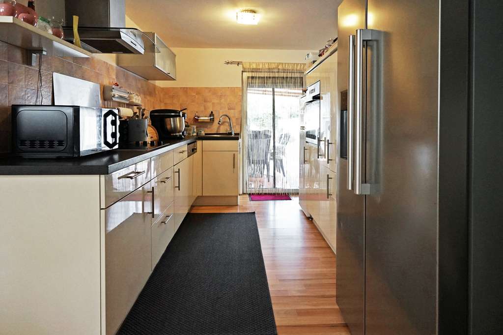 Immobilie in Oberhausen-Rheinhausen - Familienidylle in Oberhausen – Haus mit Garten, Terrasse & viel Potenzial - Bild 3