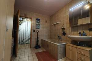 Großzügiges Wohnhaus mit 8 Zimmern und Dachterrasse – Die vollständige Adresse der Immobilie erhältst du vom Anbieter., 74363 Güglingen – Vorschaubild 9